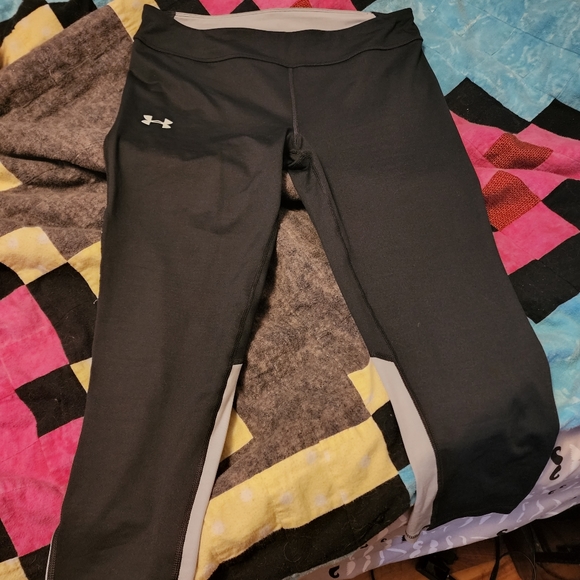 Under Armour capris - Picture 1 of 3